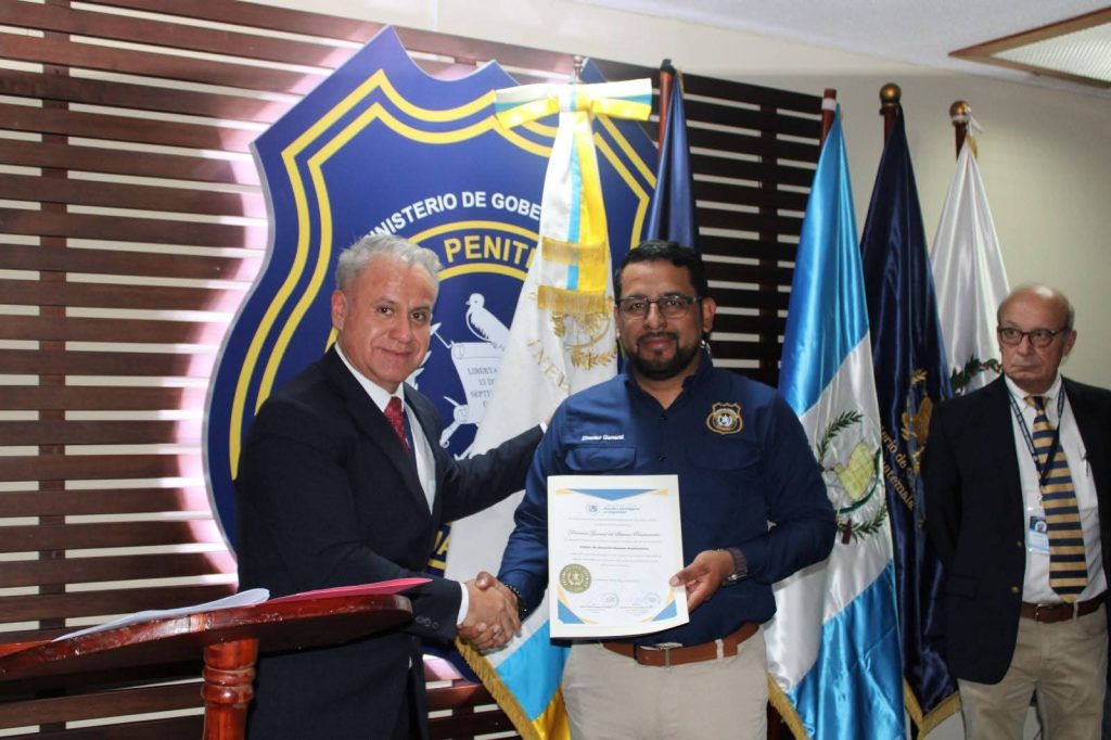 conferencia organizada por el inees y la dgsp sobre los desafios del sistema penitenciario en guatemala (1)